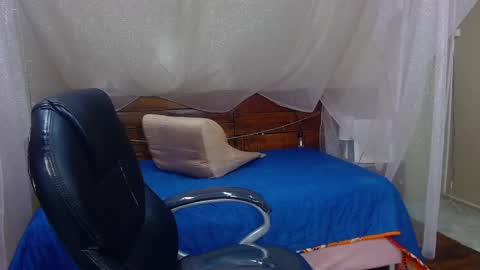 Snapshot of andrewsmile_ chatting on 02.23.25 ANDREW online show from 02.23.25