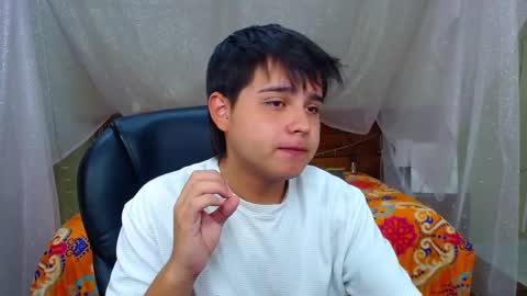 Snapshot of andrewsmile_ chatting on 02.25.25 ANDREW online show from 02.25.25