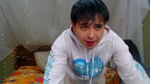 Snapshot of andrewsmile_ chatting on 02.26.25 ANDREW online show from 02.26.25