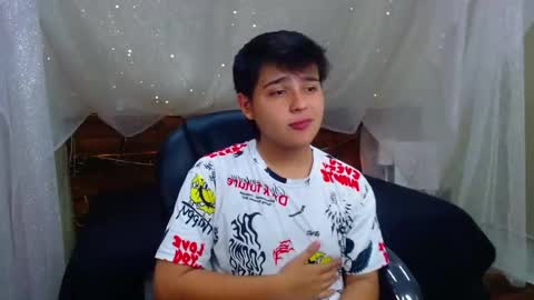 Snapshot of andrewsmile_ chatting on 02.28.25 ANDREW online show from 02.28.25