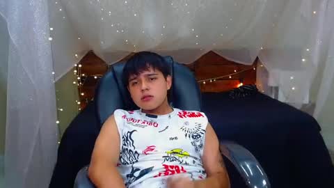 Snapshot of andrewsmile_ chatting on 02.28.25 ANDREW online show from 02.28.25