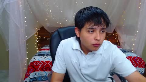 Snapshot of andrewsmile_ chatting on 03.04.25 ANDREW online show from 03.04.25