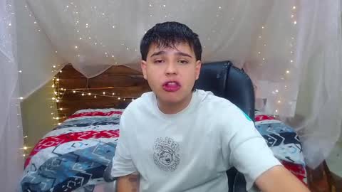 Snapshot of andrewsmile_ chatting on 03.07.25 ANDREW online show from 03.07.25