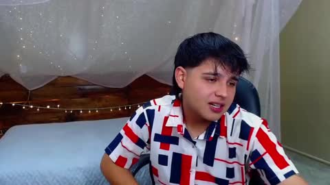 Snapshot of andrewsmile_ chatting on 03.10.25 ANDREW online show from 03.10.25