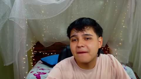 Snapshot of andrewsmile_ chatting on 03.11.25 ANDREW online show from 03.11.25