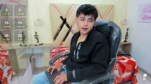 Snapshot of andrewsmile_ chatting on 09.19.25 ANDREW online show from 09.19.25