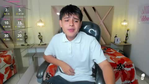 Snapshot of andrewsmile_ chatting on 09.20.25 ANDREW online show from 09.20.25