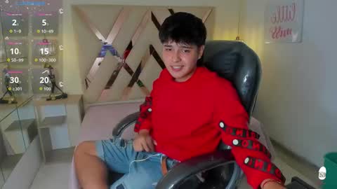 Snapshot of andrewsmile_ chatting on 09.28.25 ANDREW online show from 09.28.25