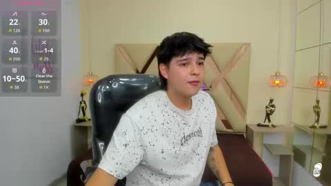 Snapshot of andrewsmile_ chatting on 04.15.26 ANDREW online show from 04.15.26