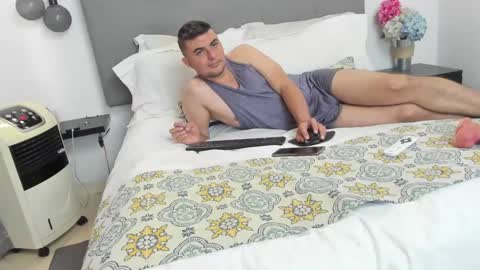 Snapshot of andrhes_muller chatting on 10.10.25 andrhes muller online show from 10.10.25