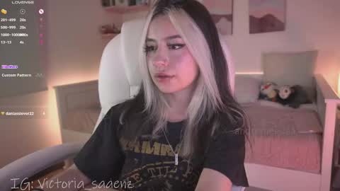 Snapshot of andromeedaa_ chatting on 10.27.25 Victoria Senz online show from 10.27.25