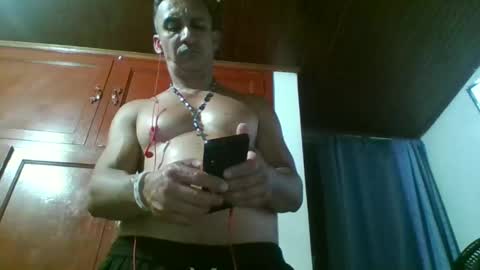 Snapshot of andy101075 chatting on 05.30.26 andy101075 online show from 05.30.26