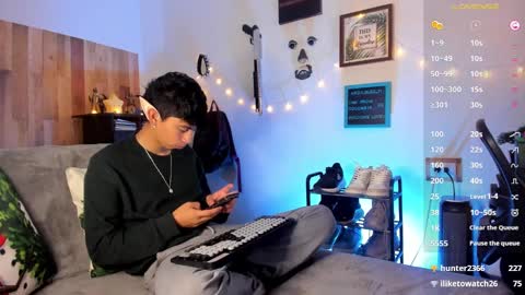 Snapshot of andy_guez_11 chatting on 12.17.24 andy_guez_11 online show from 12.17.24