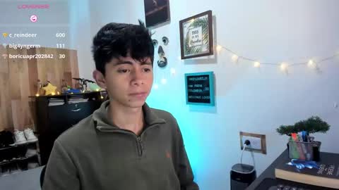 Snapshot of andy_guez_11 chatting on 12.19.24 andy_guez_11 online show from 12.19.24