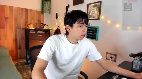 Snapshot of andy_guez_11 chatting on 01.18.25 andy_guez_11 online show from 01.18.25