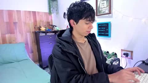 Snapshot of andy_guez_11 chatting on 01.21.25 andy_guez_11 online show from 01.21.25