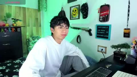 Snapshot of andy_guez_11 chatting on 02.10.25 andy_guez_11 online show from 02.10.25