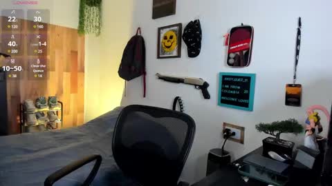 Snapshot of andy_guez_11 chatting on 02.14.25 andy_guez_11 online show from 02.14.25