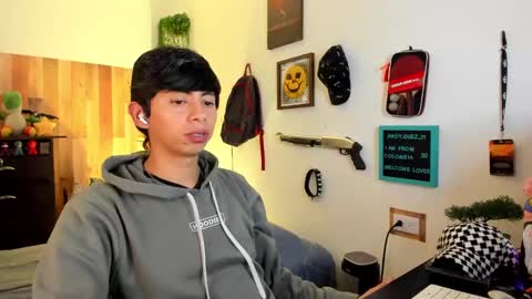 Snapshot of andy_guez_11 chatting on 02.24.25 andy_guez_11 online show from 02.24.25