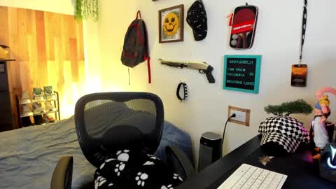 Snapshot of andy_guez_11 chatting on 02.24.25 andy_guez_11 online show from 02.24.25