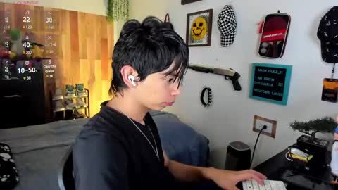 Snapshot of andy_guez_11 chatting on 02.25.25 andy_guez_11 online show from 02.25.25