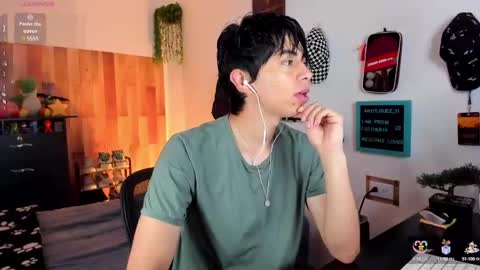 Snapshot of andy_guez_11 chatting on 02.26.25 andy_guez_11 online show from 02.26.25