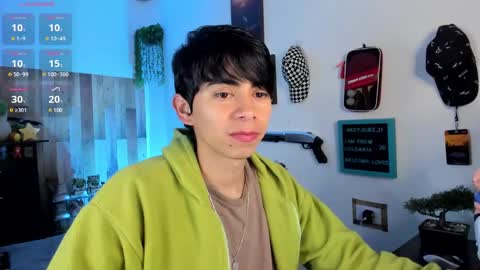 Snapshot of andy_guez_11 chatting on 02.28.25 andy_guez_11 online show from 02.28.25