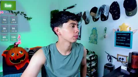 Snapshot of andy_guez_11 chatting on 10.23.25 andy_guez_11 online show from 10.23.25