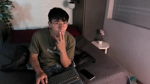 Snapshot of andyjoy_ chatting on 10.06.25 Andy Joy online show from 10.06.25