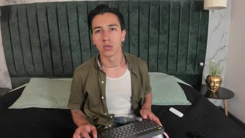 Andy Joy  online show from 04.04.26