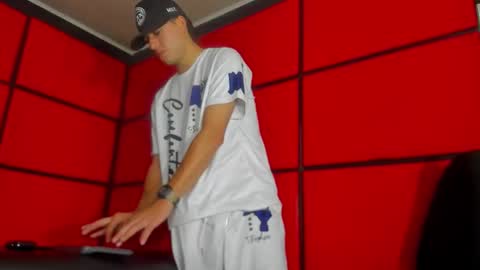 Snapshot of aneek09 chatting on 10.18.25 --- Aneek--- online show from 10.18.25