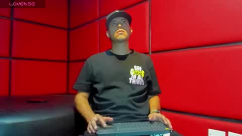 Snapshot of aneek09 chatting on 10.21.25 --- Aneek--- online show from 10.21.25