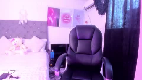          online show from 10.15.25