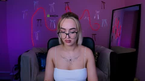 Snapshot of anelia_sun chatting on 03.16.26 anelia_sun online show from 03.16.26