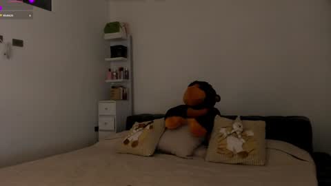 Snapshot of anelisse_ chatting on 12.14.24      online show from 12.14.24