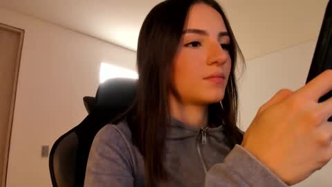 Snapshot of anelisse_ chatting on 02.17.25      online show from 02.17.25