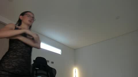 Snapshot of anelisse_ chatting on 02.18.25      online show from 02.18.25