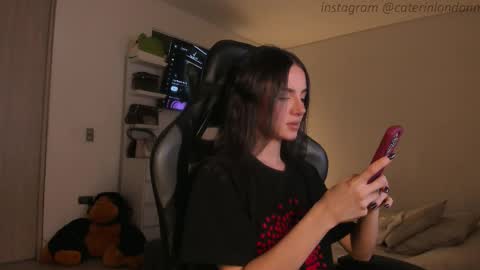 Snapshot of anelisse_ chatting on 09.24.25      online show from 09.24.25