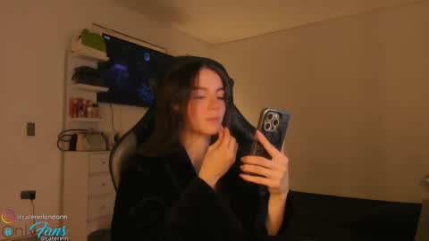 Snapshot of anelisse_ chatting on 10.17.25      online show from 10.17.25