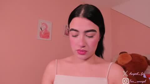 Snapshot of angeel_fox chatting on 09.25.25 Angel online show from 09.25.25