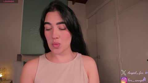 Snapshot of angeel_fox chatting on 10.01.25 Angel online show from 10.01.25