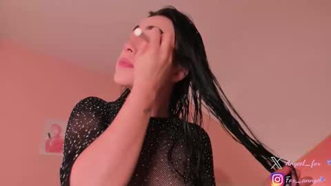 Snapshot of angeel_fox chatting on 10.11.25 Angel online show from 10.11.25