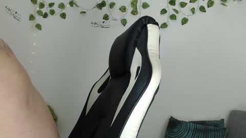 Angel Curl online show from 01.16.26