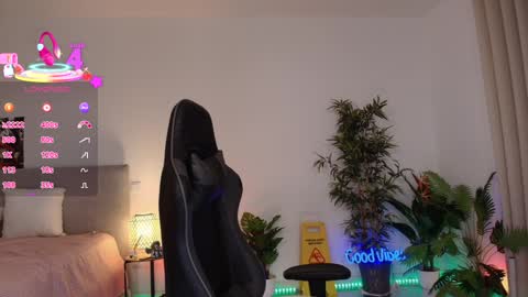 Snapshot of angel_danm_milf chatting on 10.23.25 Patricia -  online show from 10.23.25