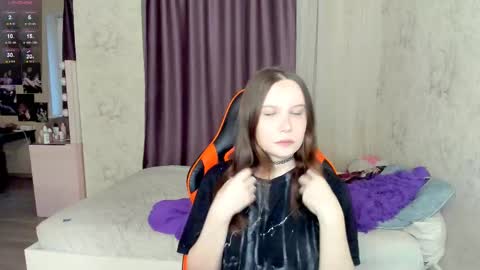 Snapshot of angel_doll585 chatting on 10.11.25 Fallen Angel online show from 10.11.25