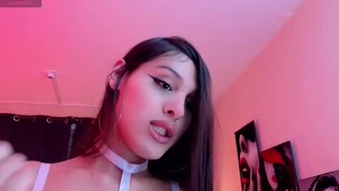 Snapshot of angel_dragun chatting on 10.03.25 Angel-dragun online show from 10.03.25
