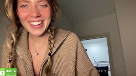 Snapshot of angel_from_sky chatting on 01.09.25 Greetings  Jess online show from 01.09.25