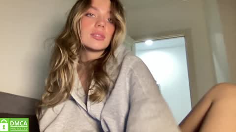 Snapshot of angel_from_sky chatting on 02.01.25 Greetings  Jess online show from 02.01.25