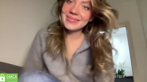Snapshot of angel_from_sky chatting on 03.04.25 Greetings  Jess online show from 03.04.25