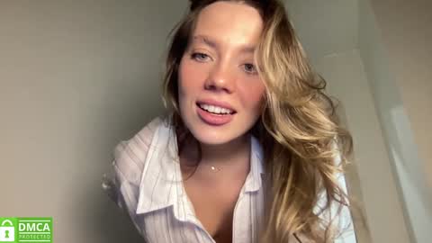 Snapshot of angel_from_sky chatting on 03.11.25 Greetings  Jess online show from 03.11.25